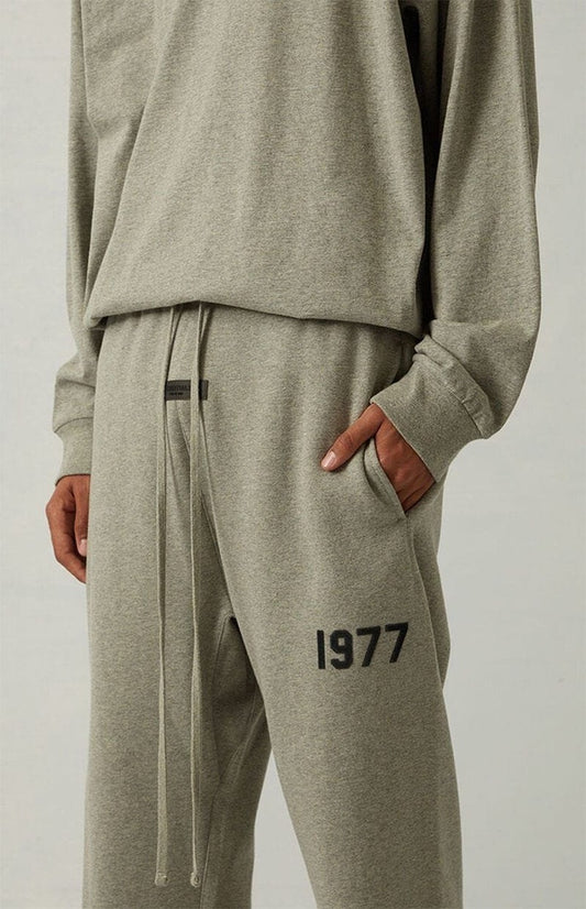 AMBERELLE 1977 Relaxed Wide-Leg Sweatpants in light heather grey