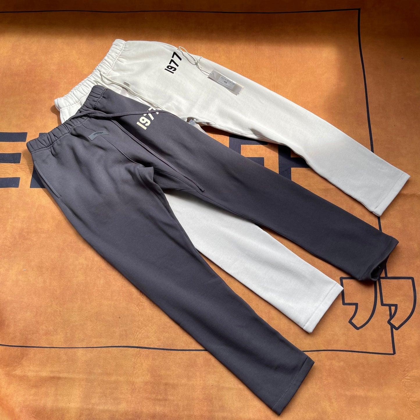 AMBERELLE 1977 Relaxed Straight Sweatpants in cream