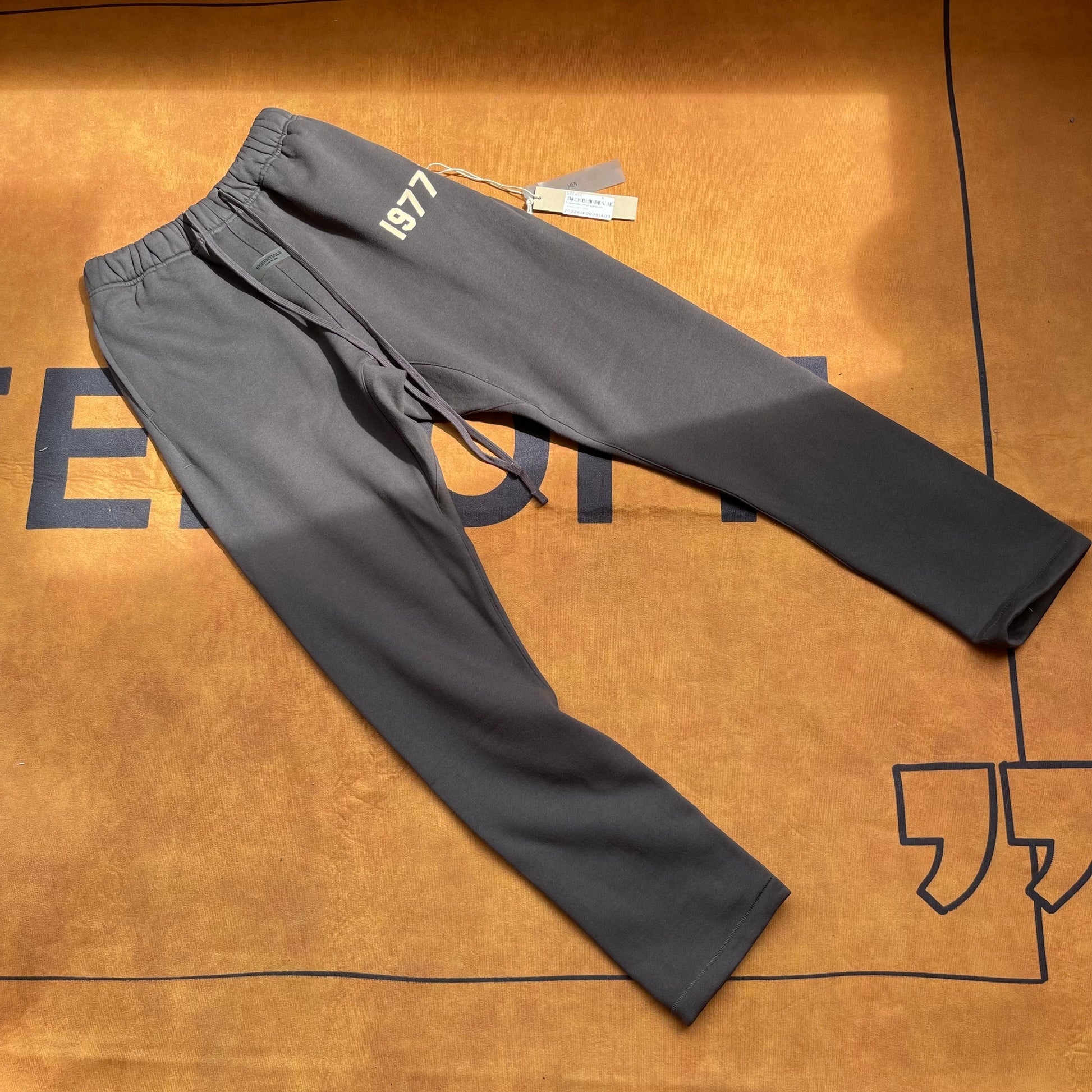 AMBERELLE 1977 Relaxed Straight Sweatpants in black