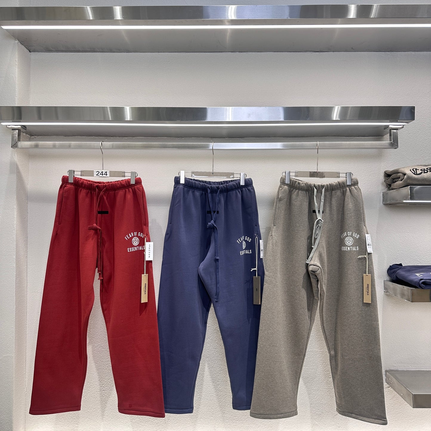 AMBERELLE Vintage Graphic Fleece Sweatpants in navy
