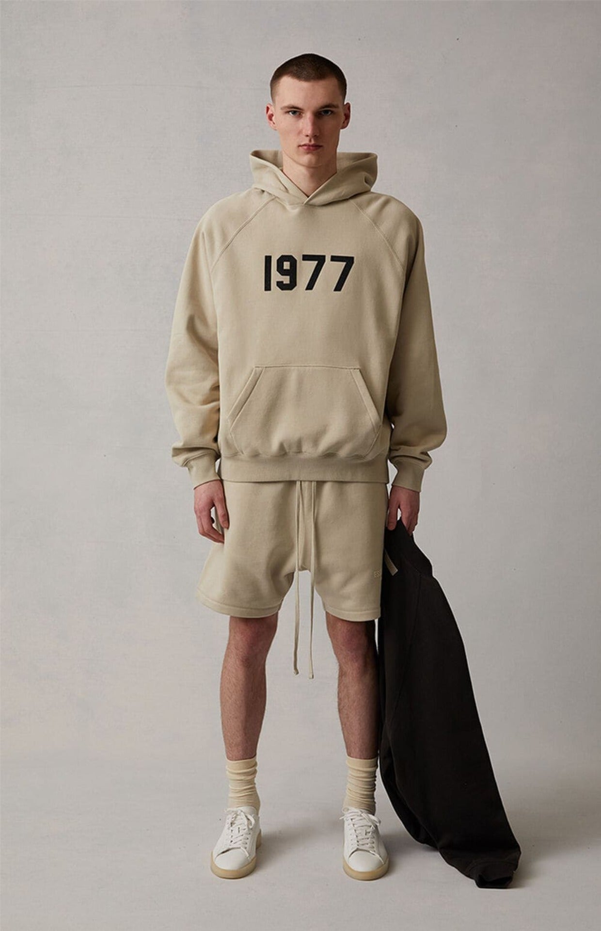 AMBERELLE 1977 Graphic Fleece Hoodie in pink