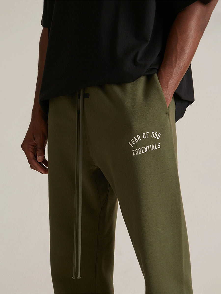 AMBERELLE Bold Letter Graphic Fleece Sweatpants in light heather grey