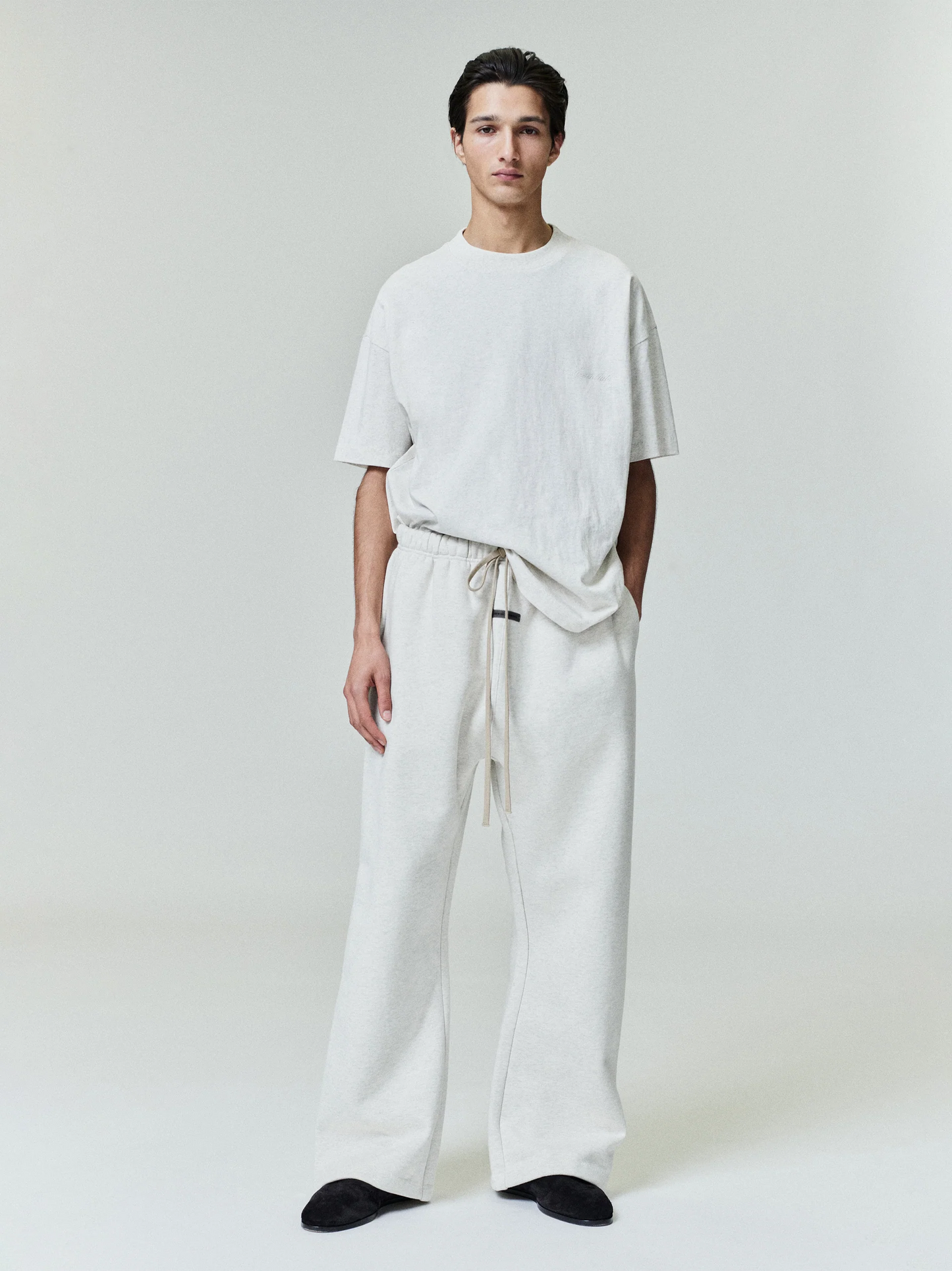 AMBERELLE Minimal Script Logo Boxy T-Shirt in gray