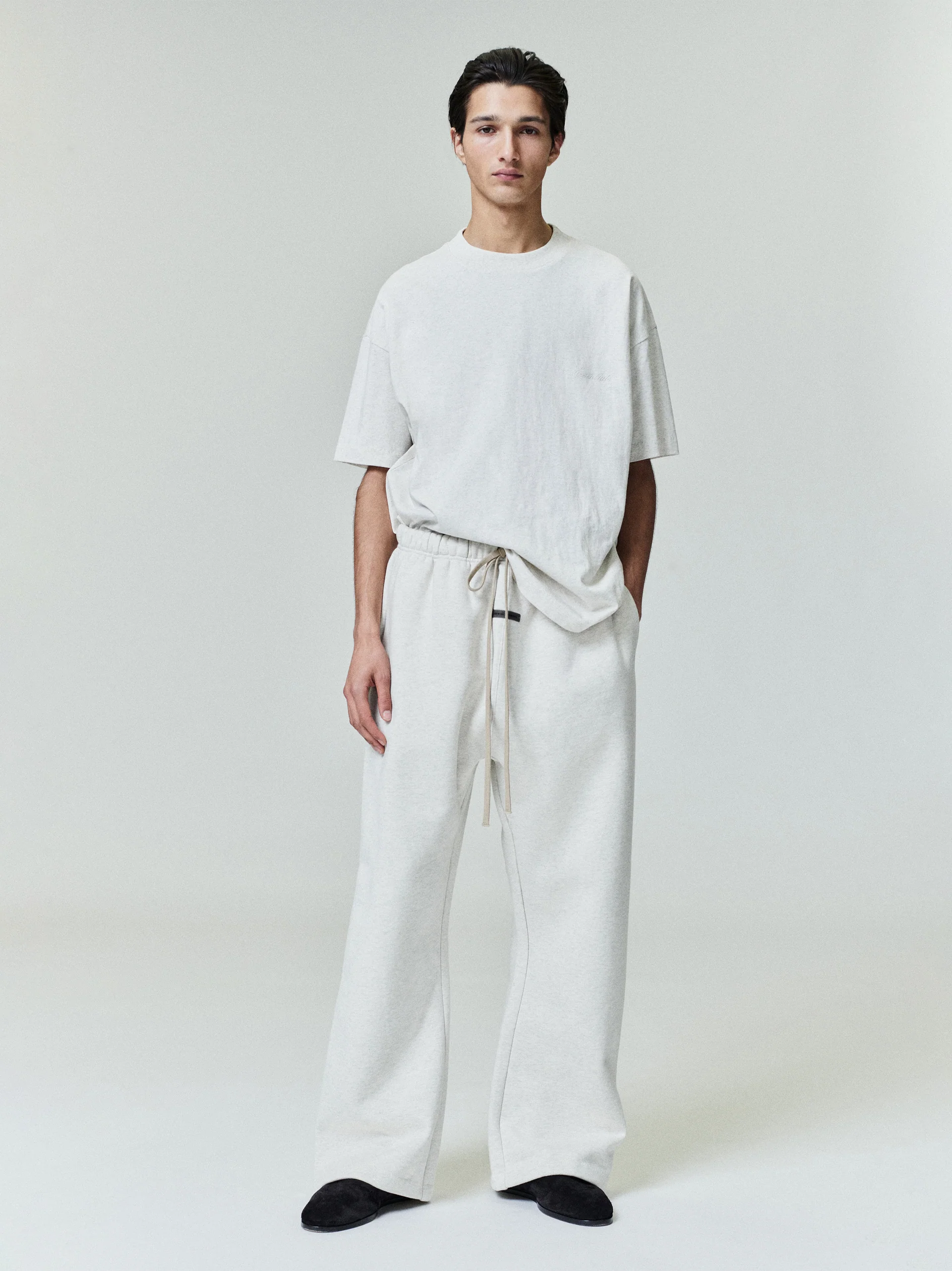 AMBERELLE Minimal Script Logo Boxy T-Shirt in gray