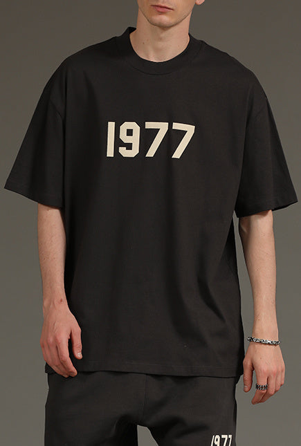 AMBERELLE 1977 Graphic Oversized Short Sleeve T-Shirt in black