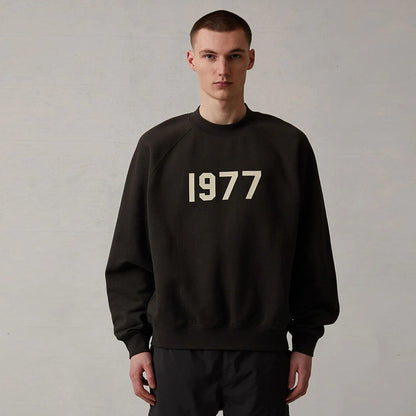 AMBERELLE 1977 Graphic Crewneck Sweatshirt in black