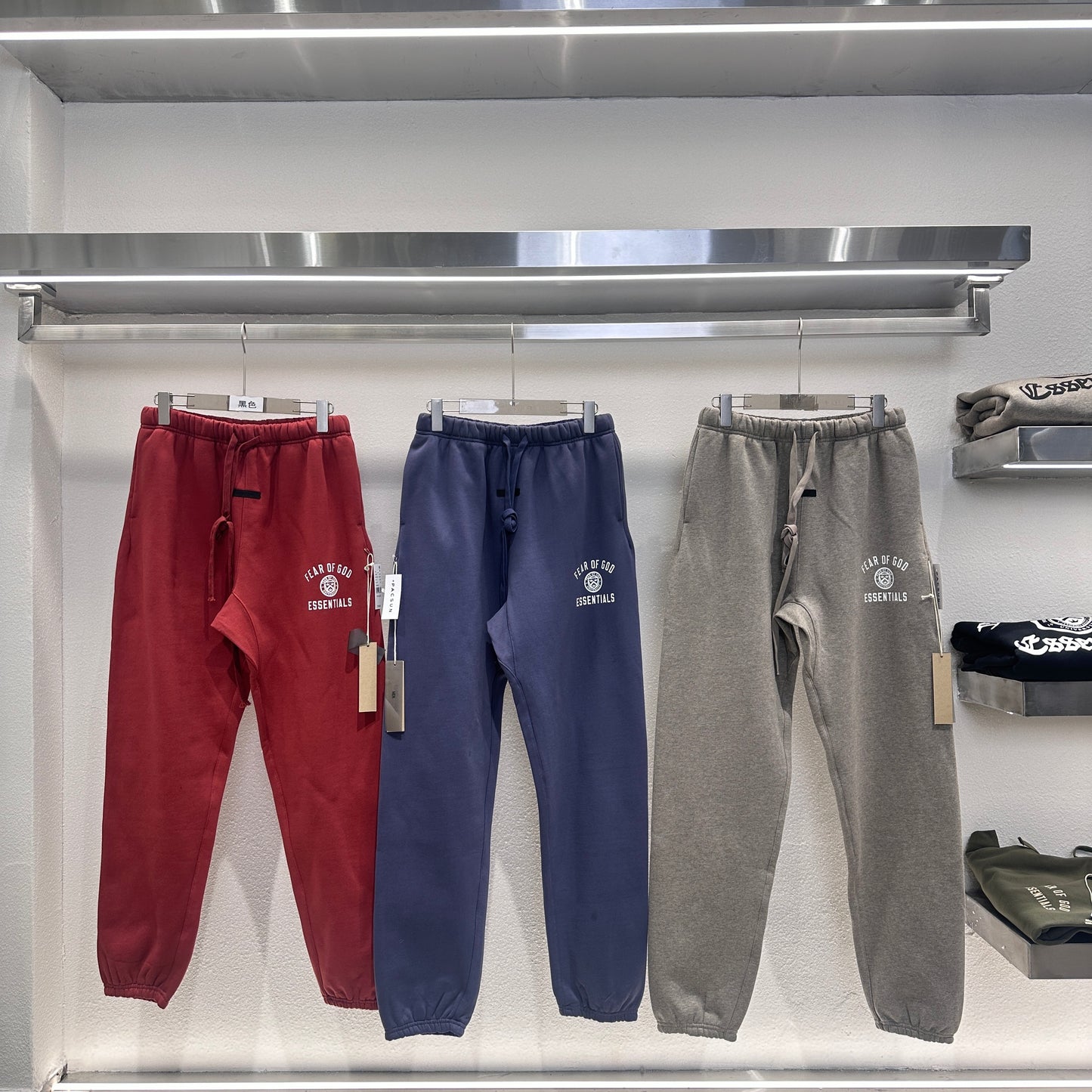 AMBERELLE Vintage Crest Fleece Jogger Sweatpants in light heather grey