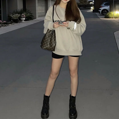 AMBERELLE Core Letter Logo Crewneck Sweatshirt in black