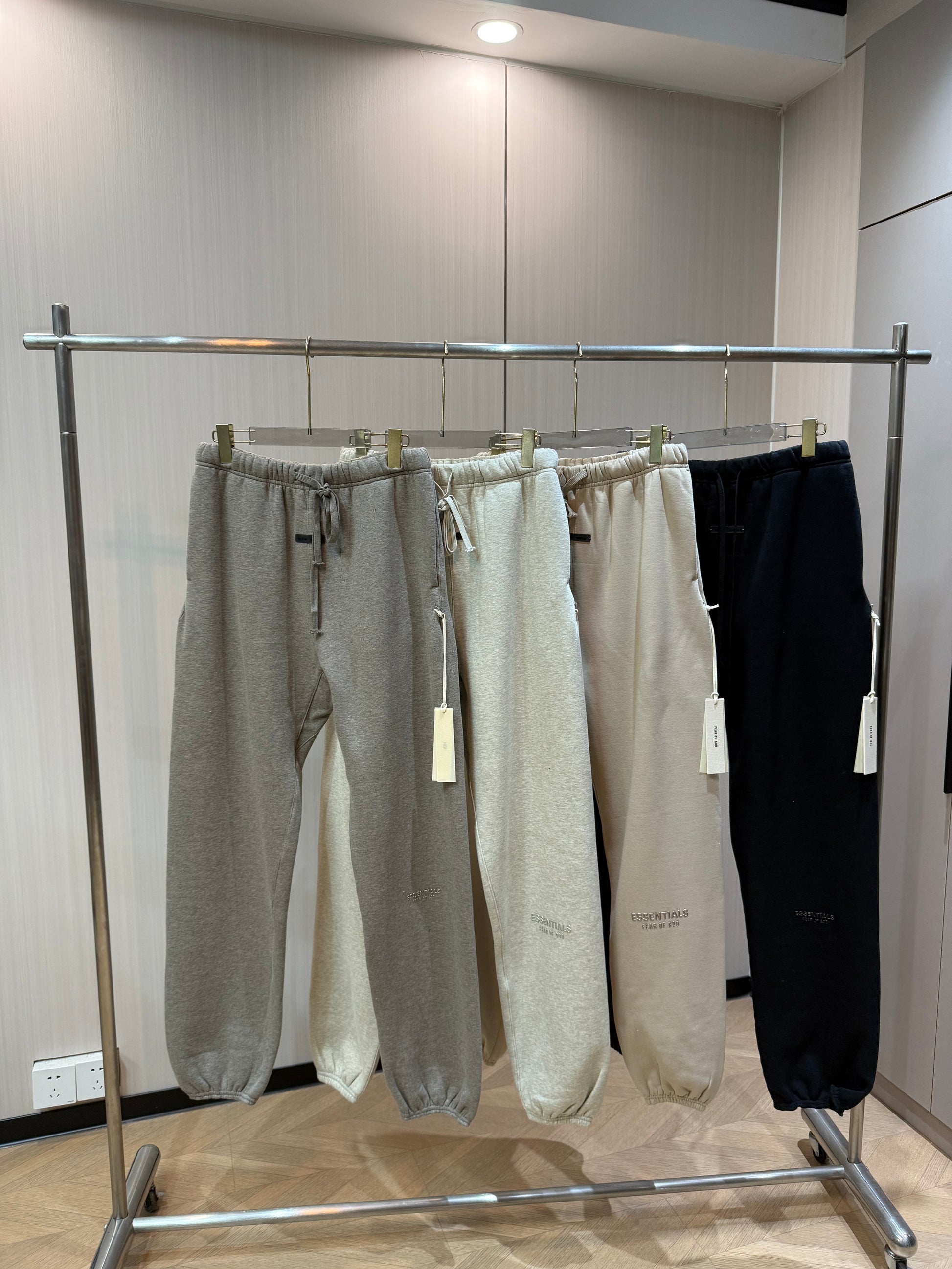 AMBERELLE Vintage Fleece Jogger Sweatpants in black