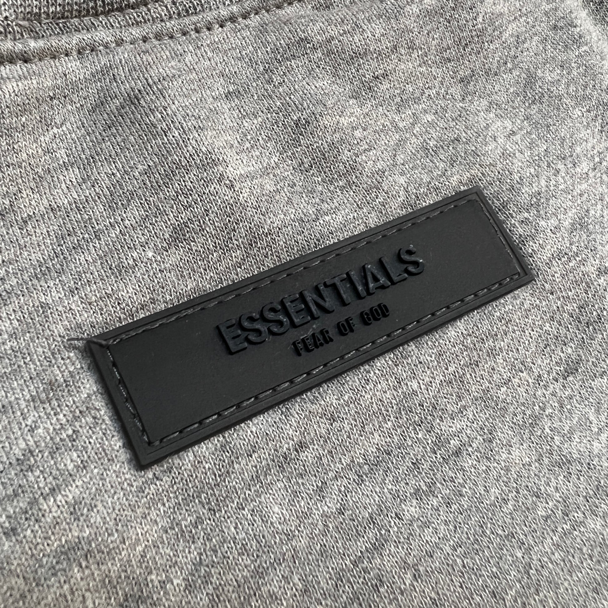 AMBERELLE 1977 Graphic Crewneck Sweatshirt in black