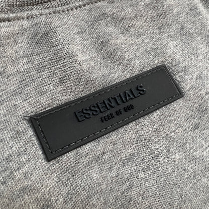 AMBERELLE 1977 Graphic Crewneck Sweatshirt in black