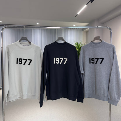AMBERELLE 1977 Graphic Crewneck Sweatshirt in black