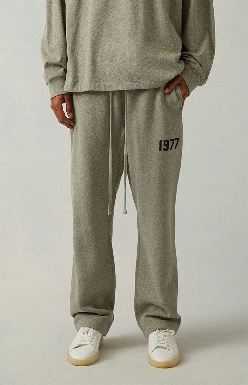 AMBERELLE 1977 Relaxed Wide-Leg Sweatpants in light heather grey