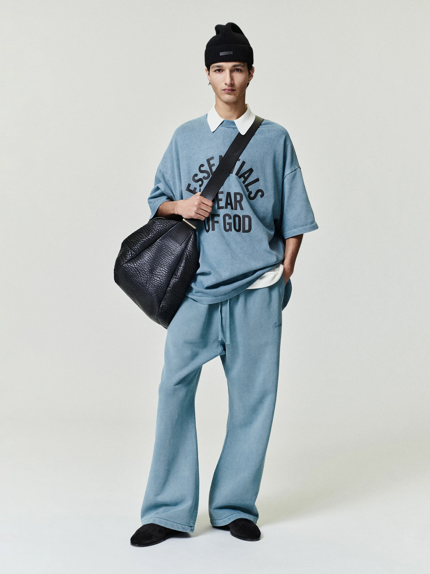 AMBERELLE Campus 90s Oversized T-Shirt in black