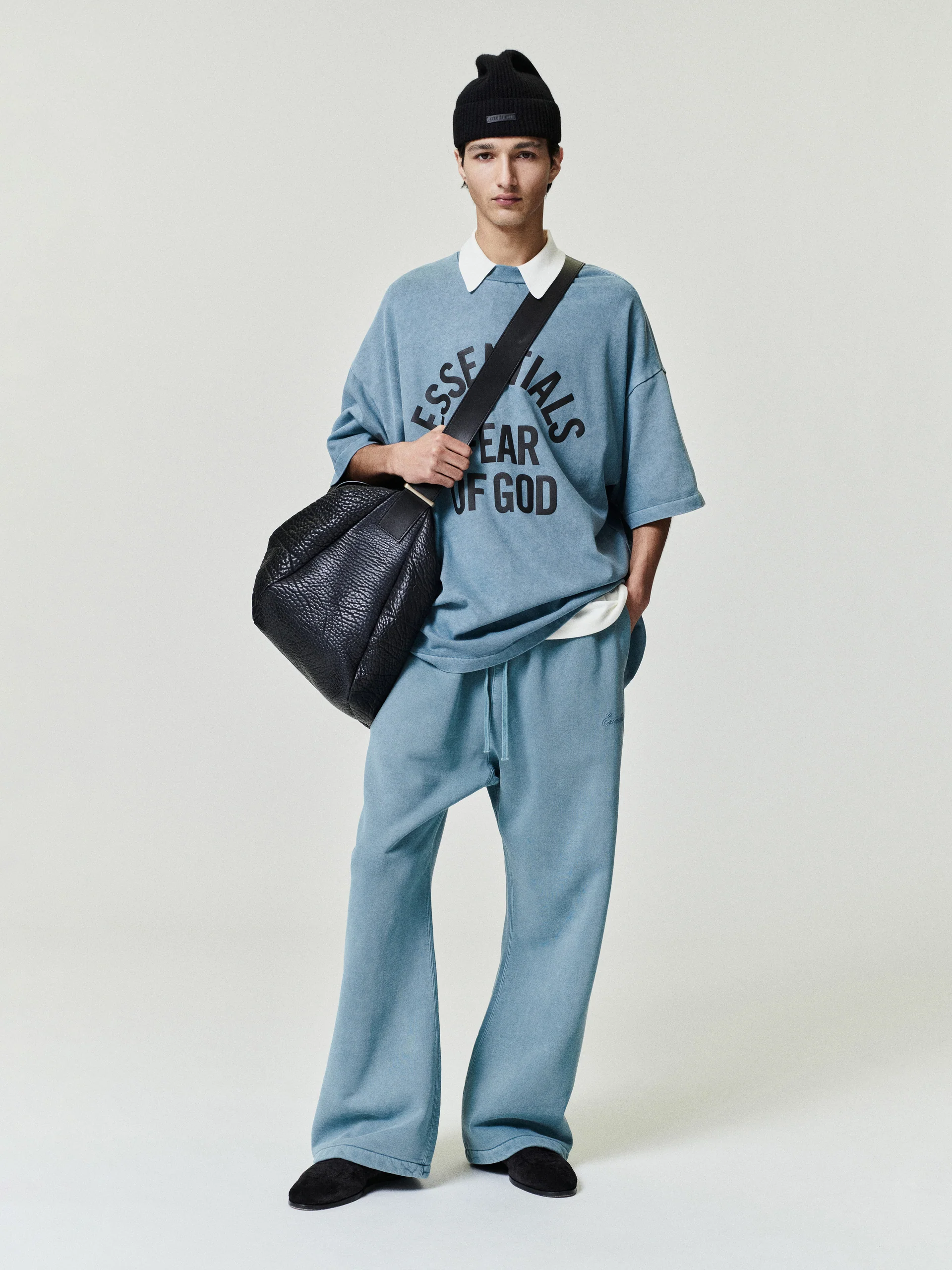AMBERELLE Campus 90s Oversized T-Shirt in black