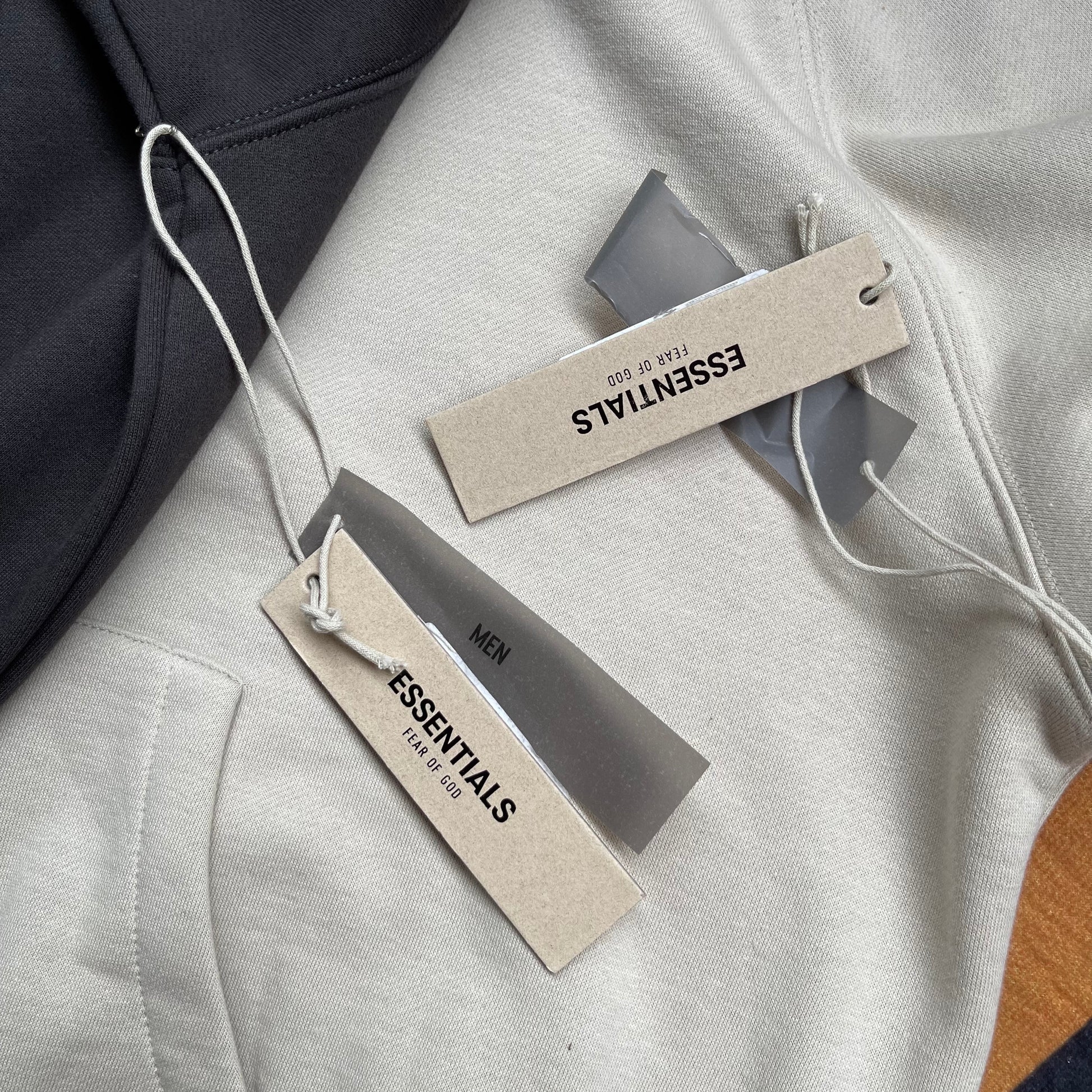 AMBERELLE 1977 Graphic Fleece Hoodie in cream
