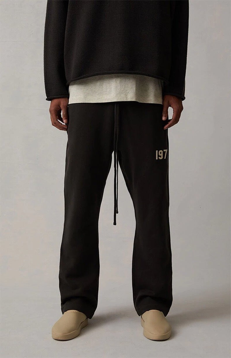 AMBERELLE 1977 Relaxed Wide-Leg Sweatpants in black