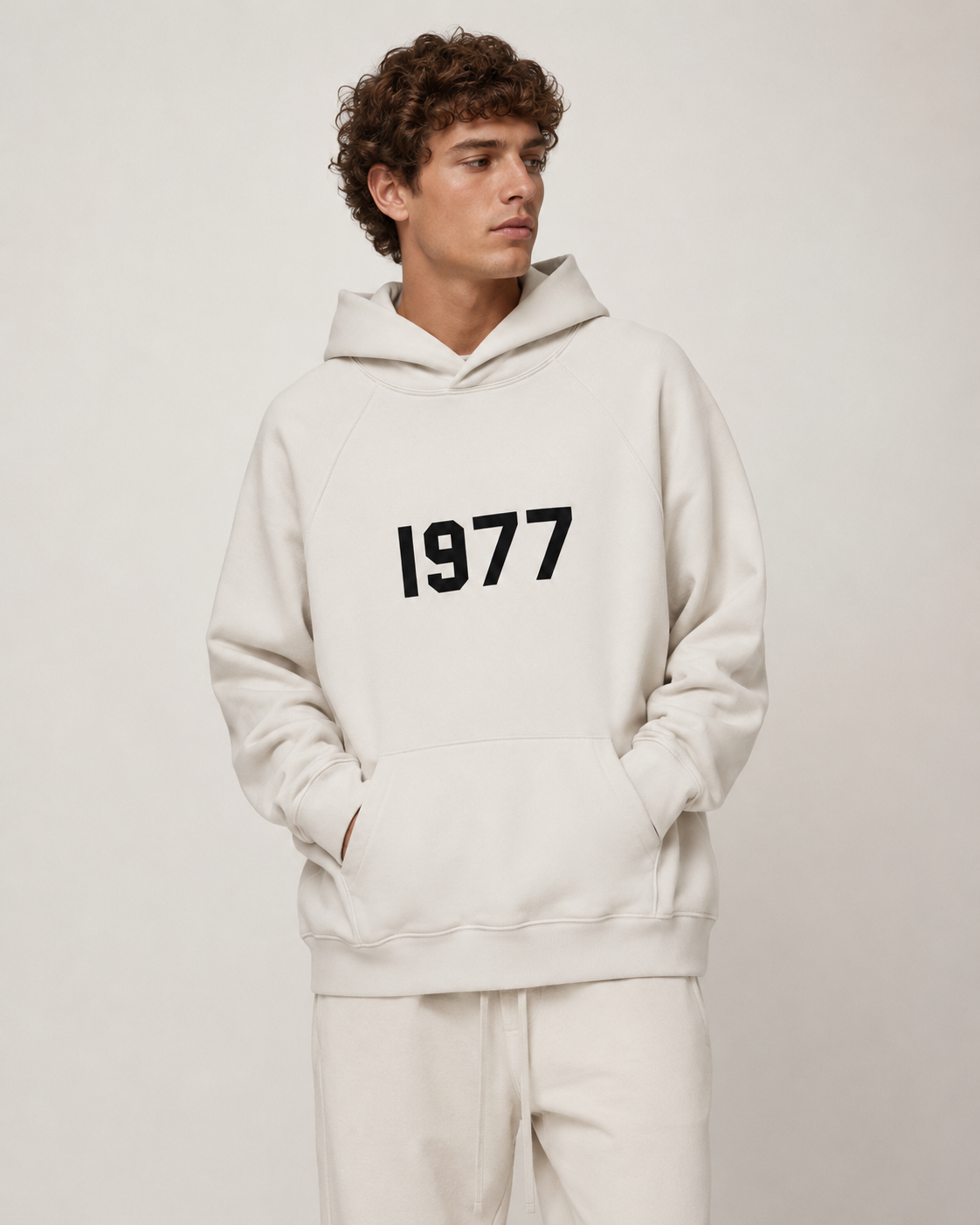 AMBERELLE 1977 Graphic Fleece Hoodie in black