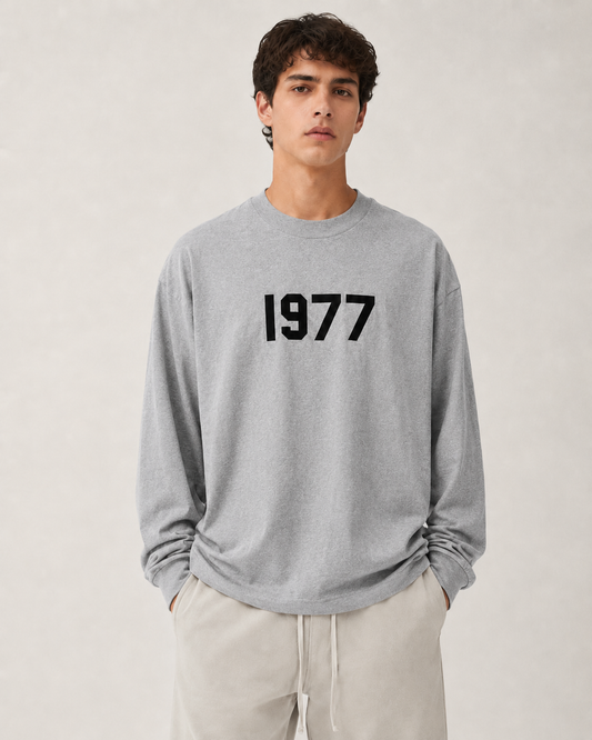 AMBERELLE 1977 Graphic Long Sleeve Tee in light heather grey