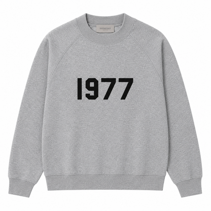 AMBERELLE 1977 Graphic Crewneck Sweatshirt in light heather grey