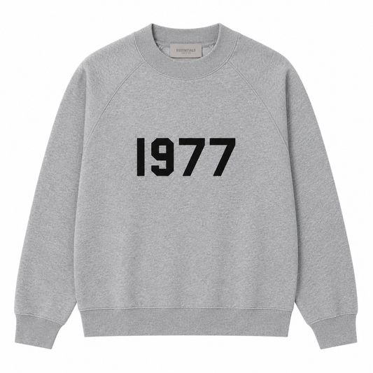 AMBERELLE 1977 Graphic Crewneck Sweatshirt in light heather grey