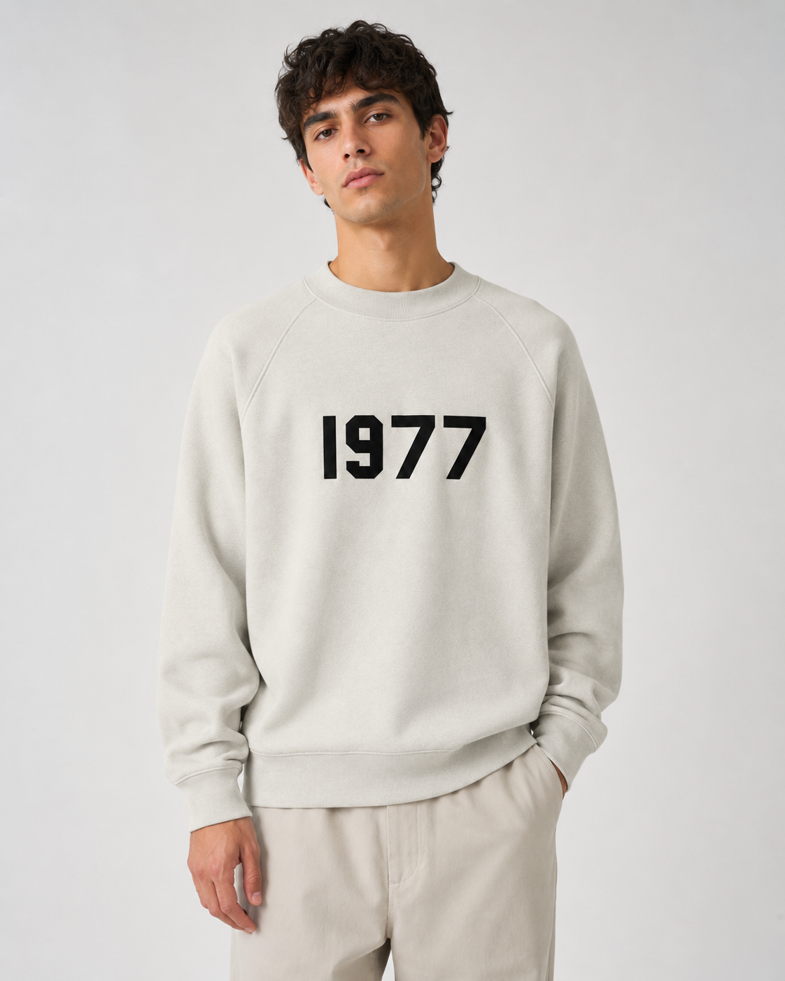 AMBERELLE 1977 Graphic Crewneck Sweatshirt in black