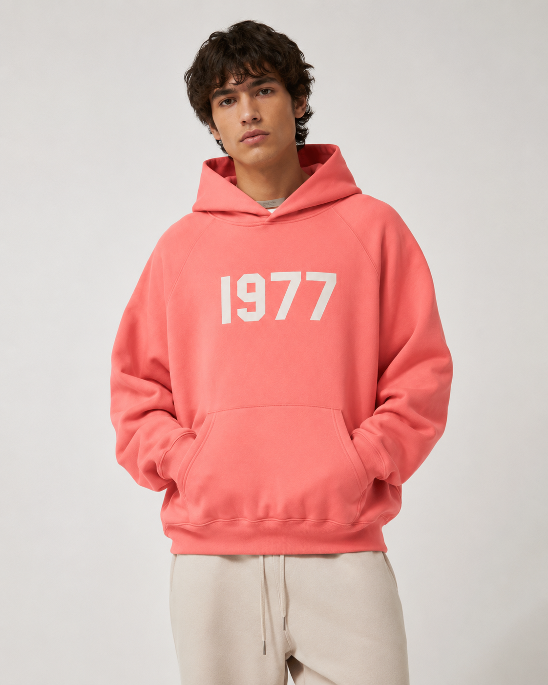 AMBERELLE 1977 Graphic Fleece Hoodie in pink
