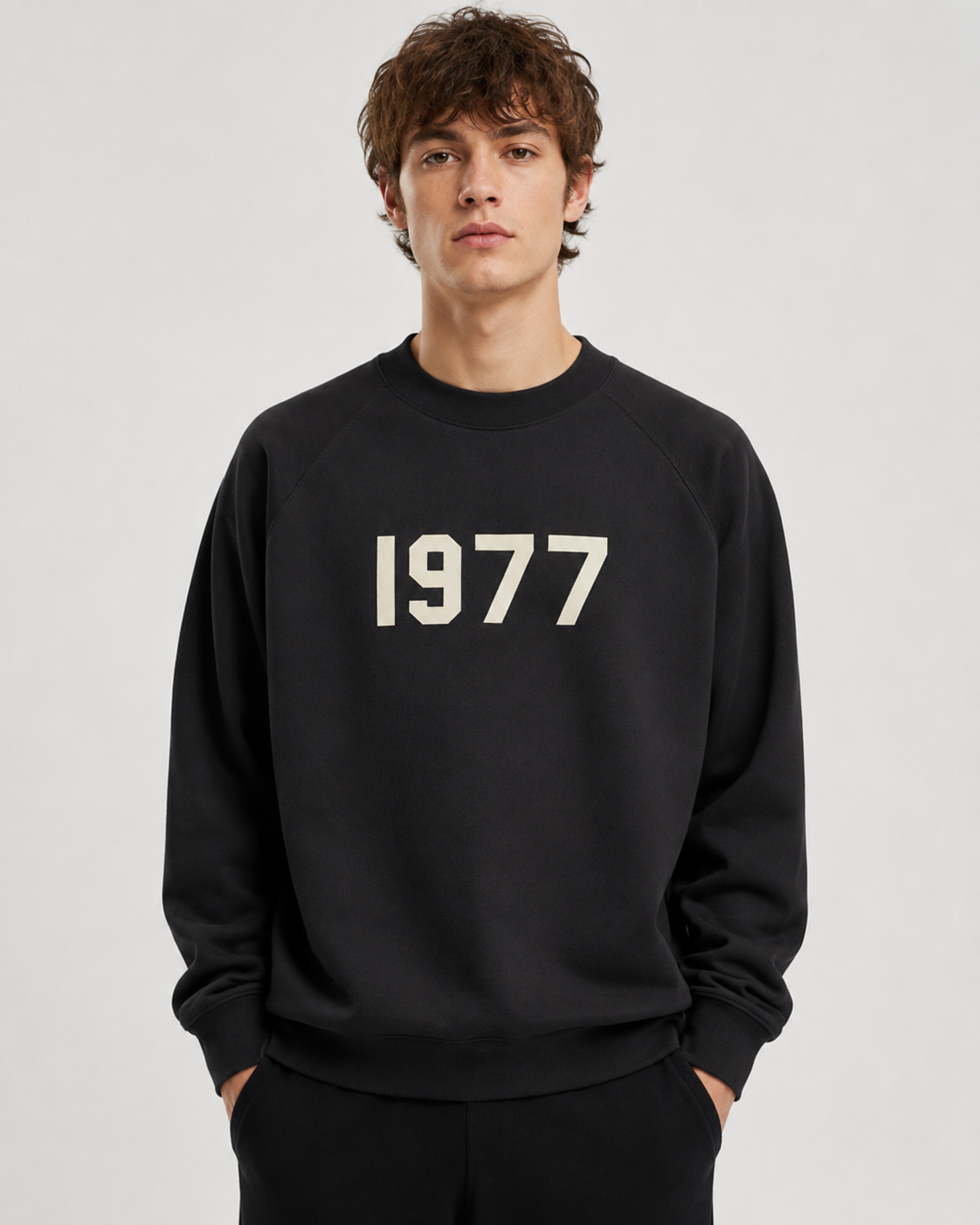 AMBERELLE 1977 Graphic Crewneck Sweatshirt in black