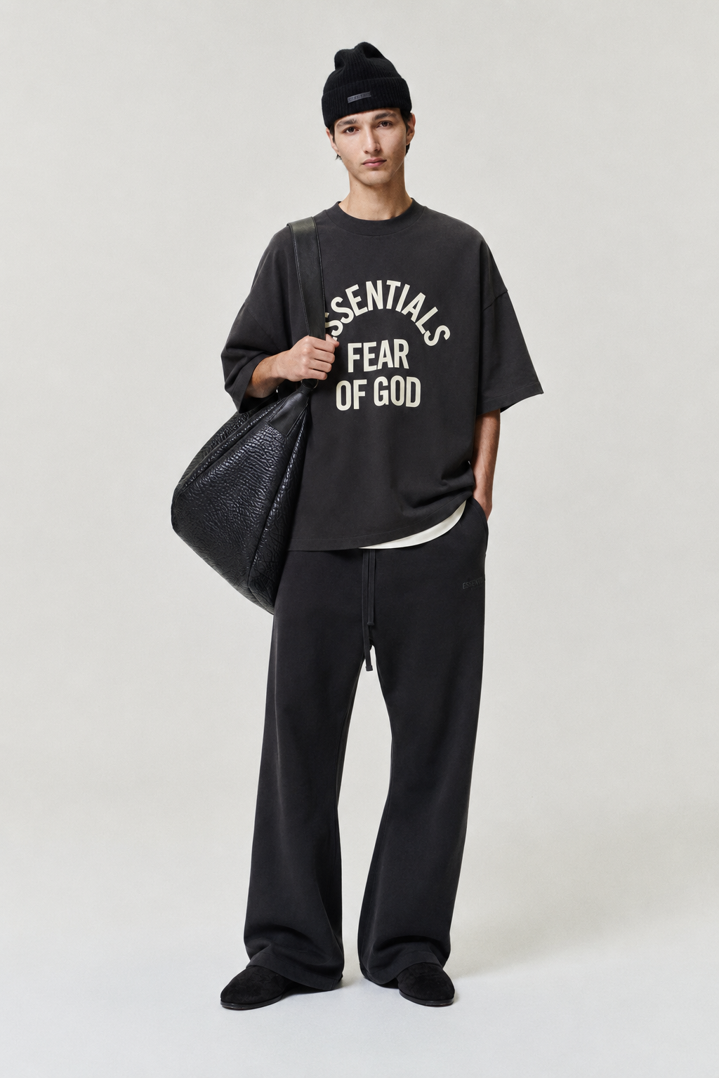 AMBERELLE Campus 90s Oversized T-Shirt in black