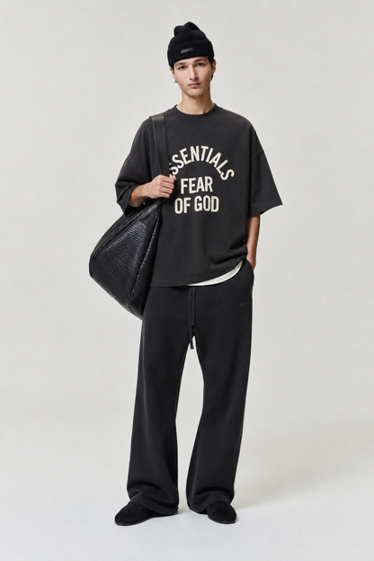AMBERELLE Campus 90s Oversized T-Shirt in black