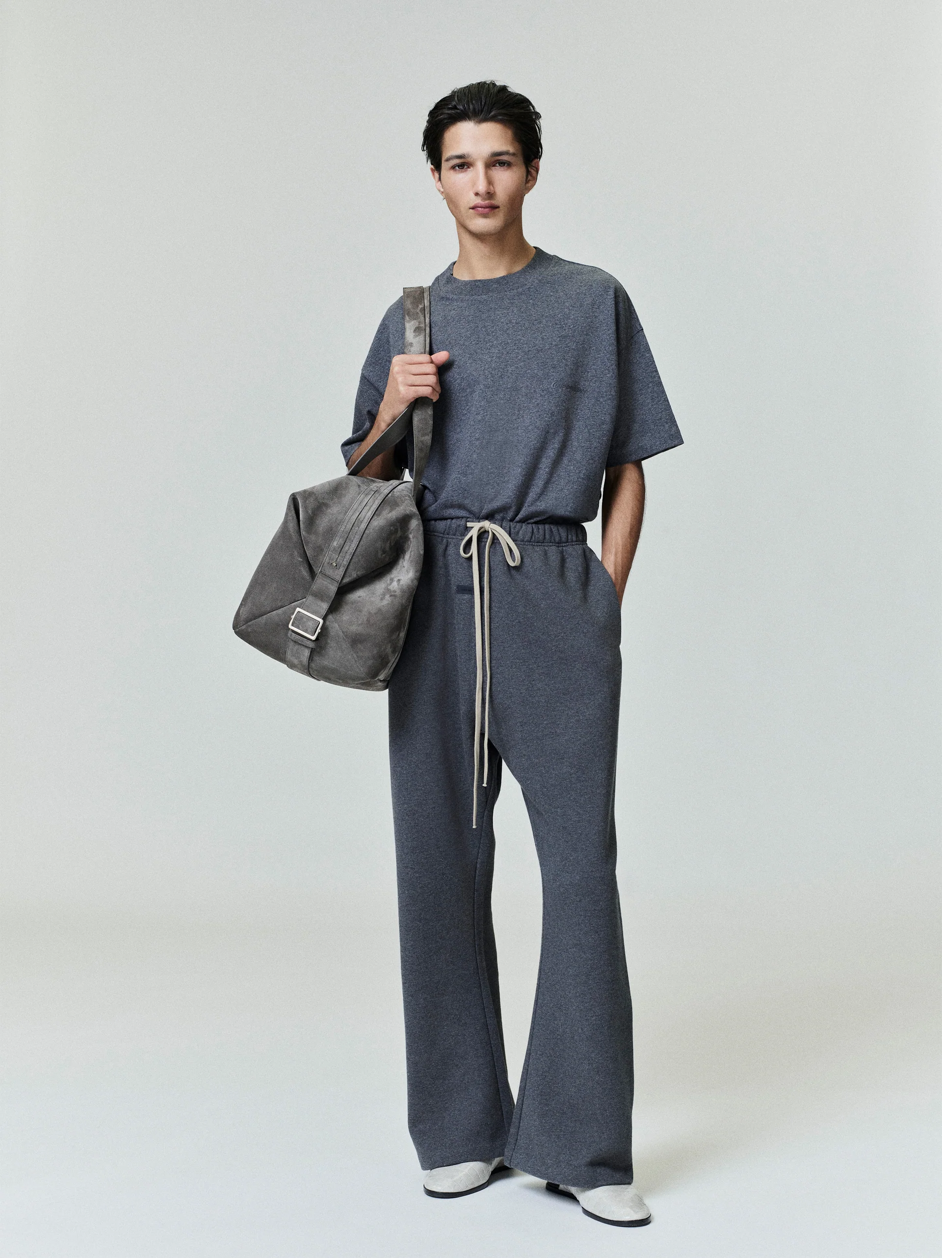 AMBERELLE Minimal Script Logo Boxy T-Shirt in gray