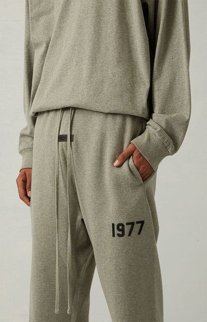 AMBERELLE 1977 Relaxed Wide-Leg Sweatpants in light heather grey