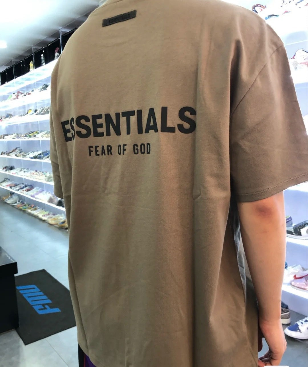 AMBERELLE 21SS Silicone Logo T-Shirt in taupe