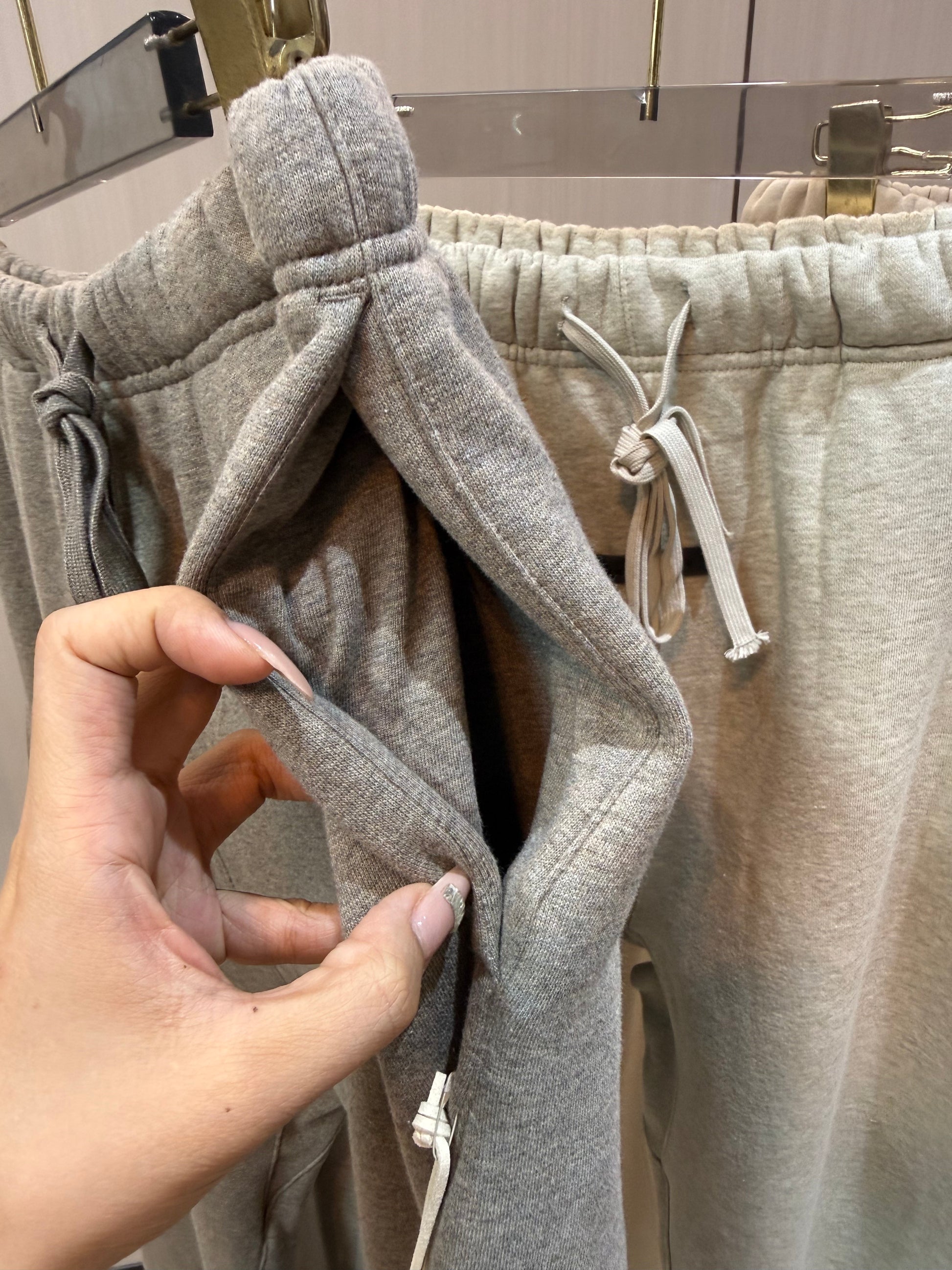 AMBERELLE Vintage Fleece Jogger Sweatpants in black