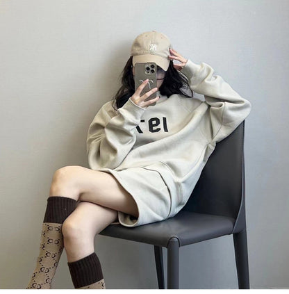 AMBERELLE 1977 Graphic Crewneck Sweatshirt in cream