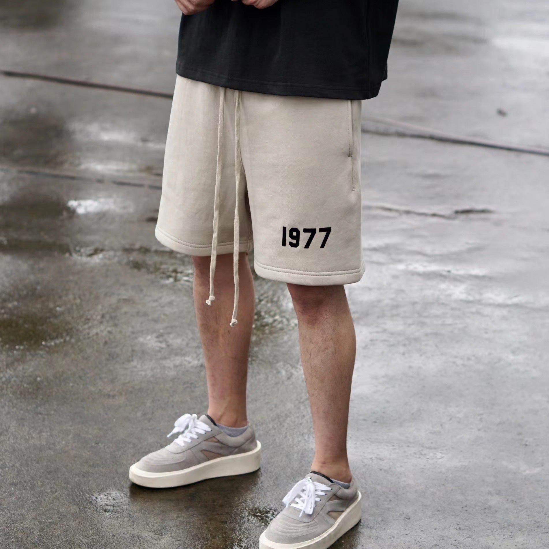 AMBERELLE 1977 Relaxed Drawstring Sweatshorts in light heather grey