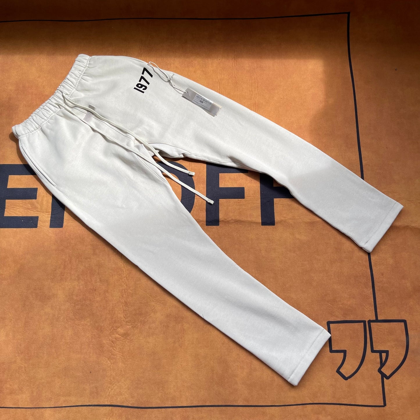 AMBERELLE 1977 Relaxed Straight Sweatpants in black