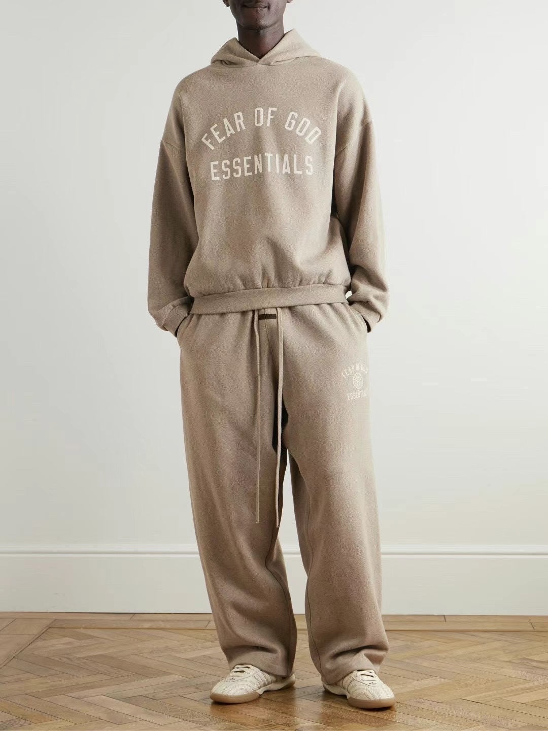 AMBERELLE Vintage Graphic Fleece Sweatpants in navy