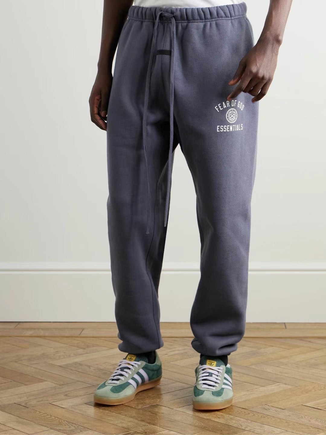 AMBERELLE Vintage Crest Fleece Jogger Sweatpants in navy