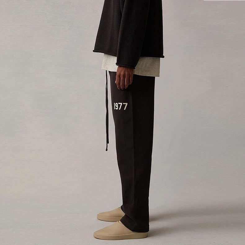 AMBERELLE 1977 Relaxed Wide-Leg Sweatpants in cream