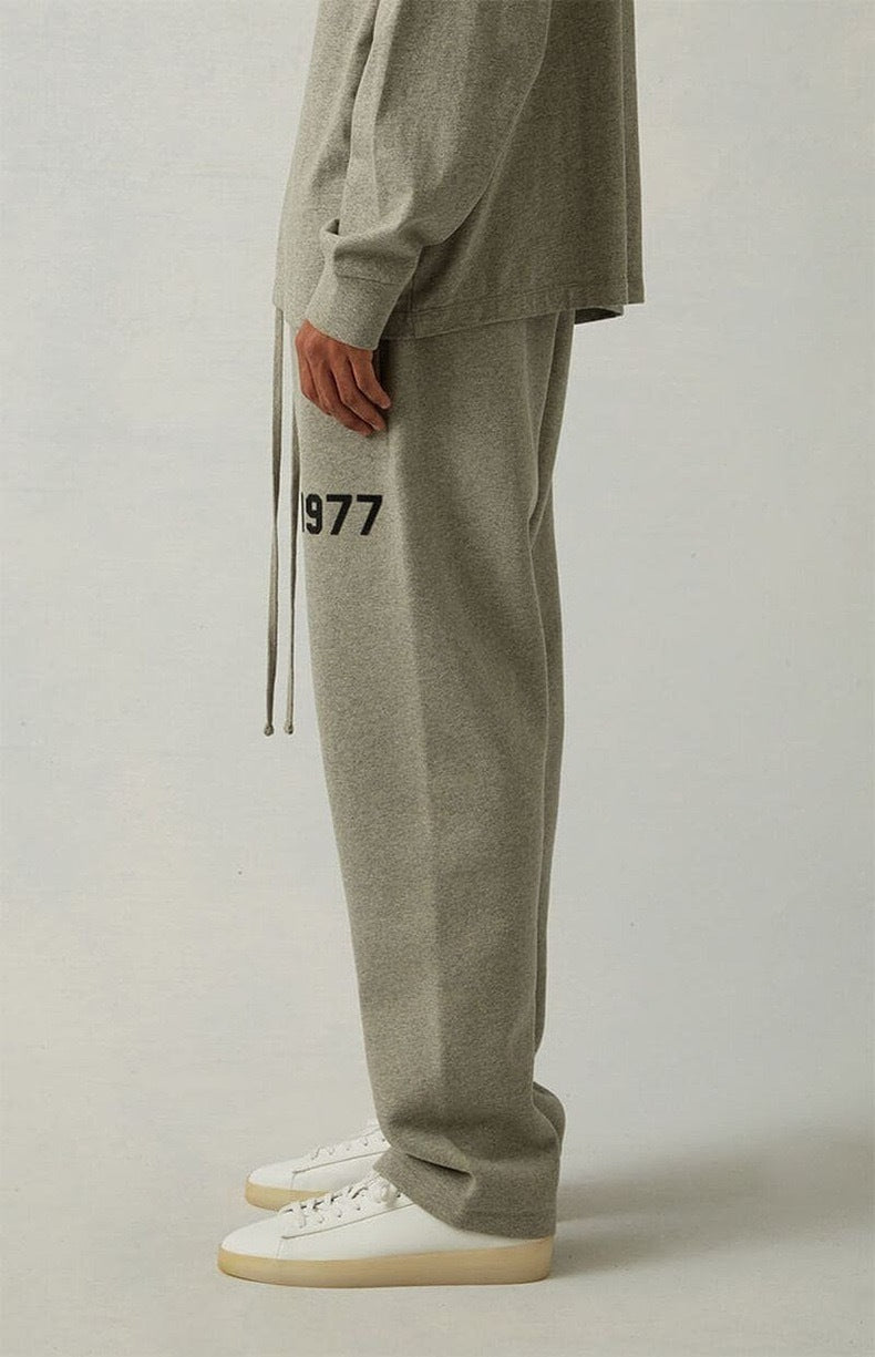 AMBERELLE 1977 Relaxed Wide-Leg Sweatpants in light heather grey
