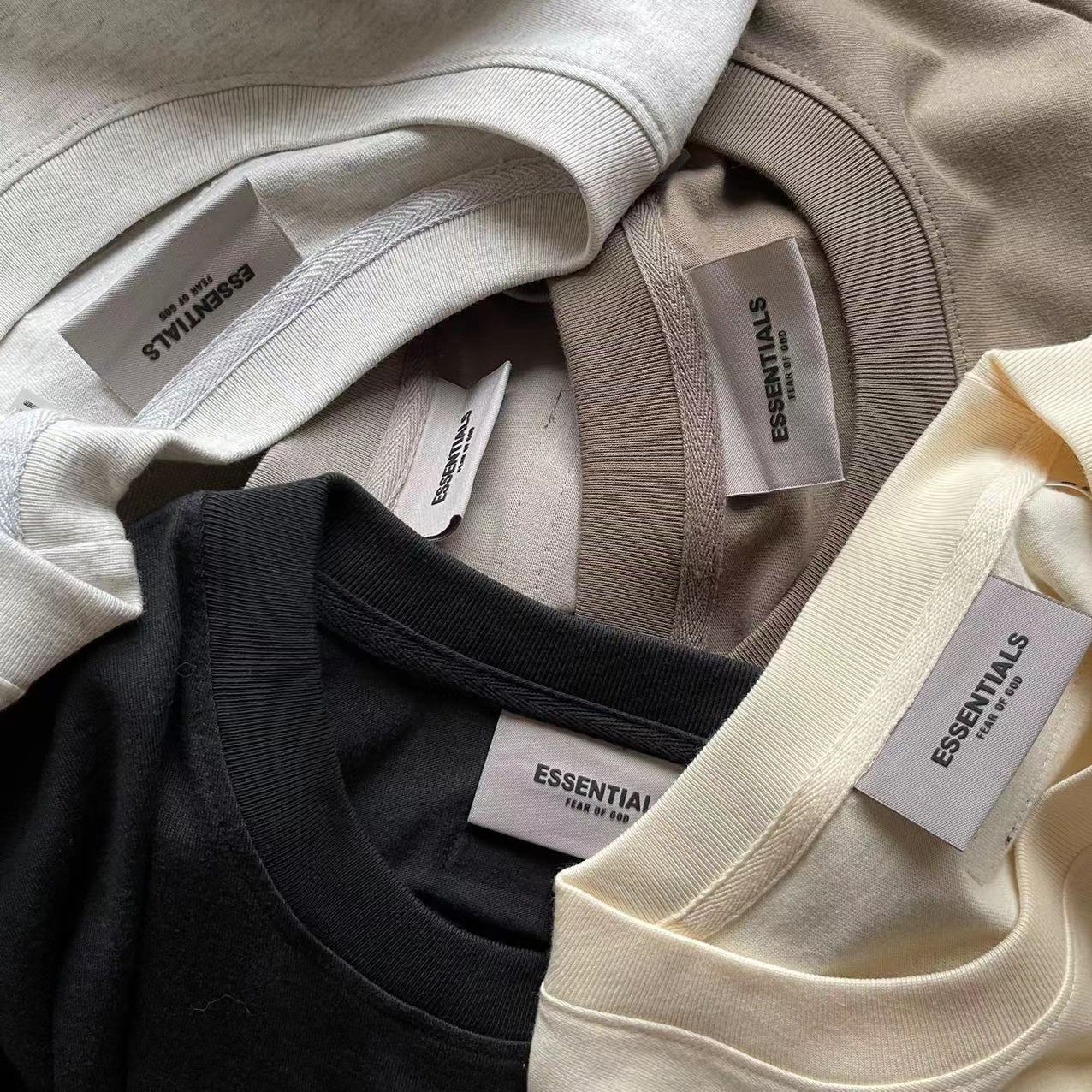 AMBERELLE 21SS Silicone Logo T-Shirt in taupe
