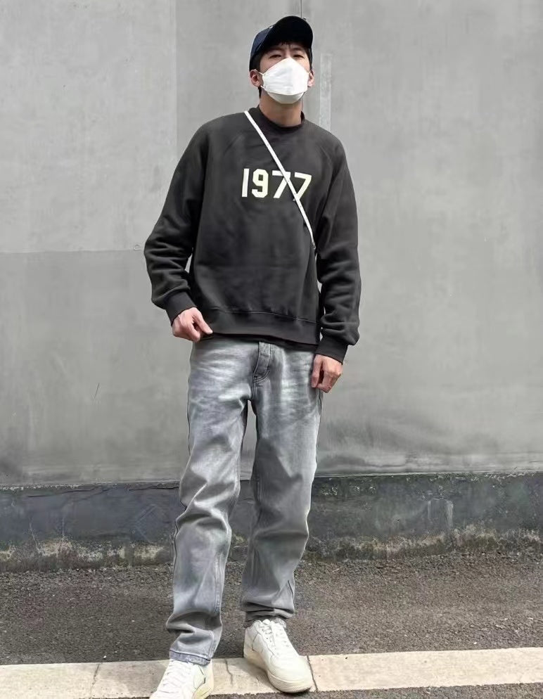 AMBERELLE 1977 Graphic Crewneck Sweatshirt in cream